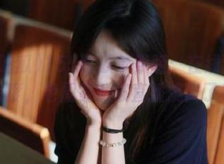 155吃瓜苹果版：在线逛出新高度，老周竟然被直播烧糊了！