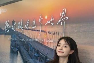 51精品吃瓜传送门：一秒变身“那个人”，但注意别踩到脚趾哦！