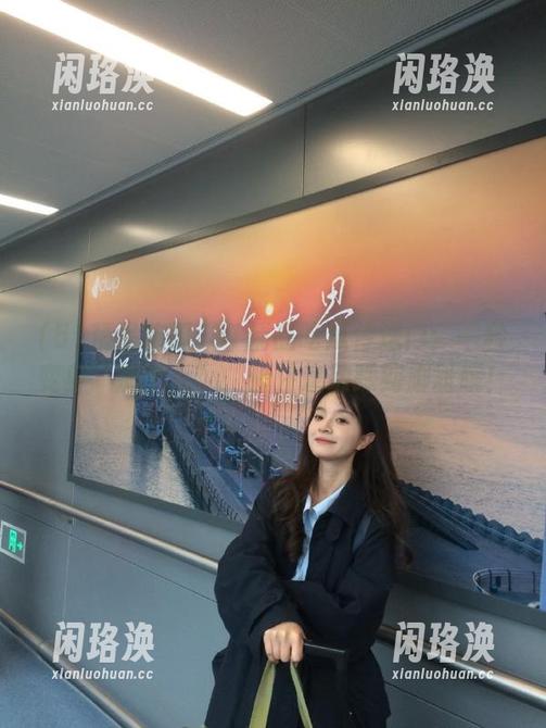 51精品吃瓜传送门：一秒变身“那个人”，但注意别踩到脚趾哦！
