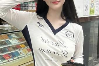 每次刷cggolive视频，我都怀疑自己是不是进入了一个吃瓜奇境？