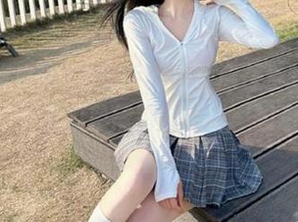 握住手机，开启吾爱吃瓜网52网址，等着瓜熟蒂落的瞬间，想想就开心。