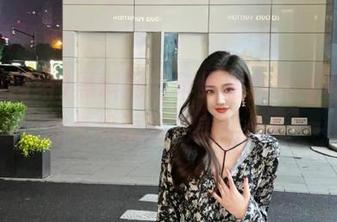 黑料网络苹果版女神写真，优雅与挑逗的完美结合？
